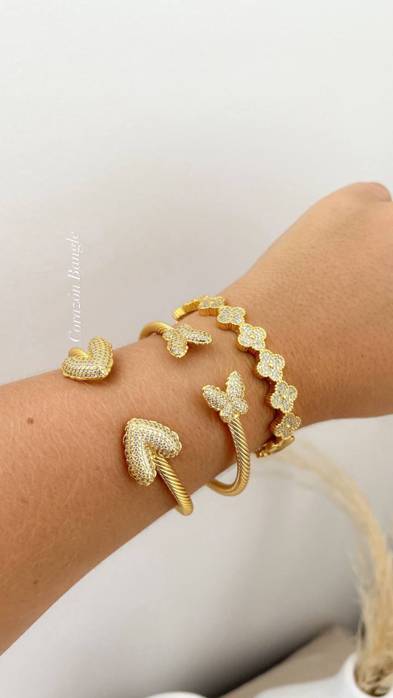 Mariposa & Corazón Bangle