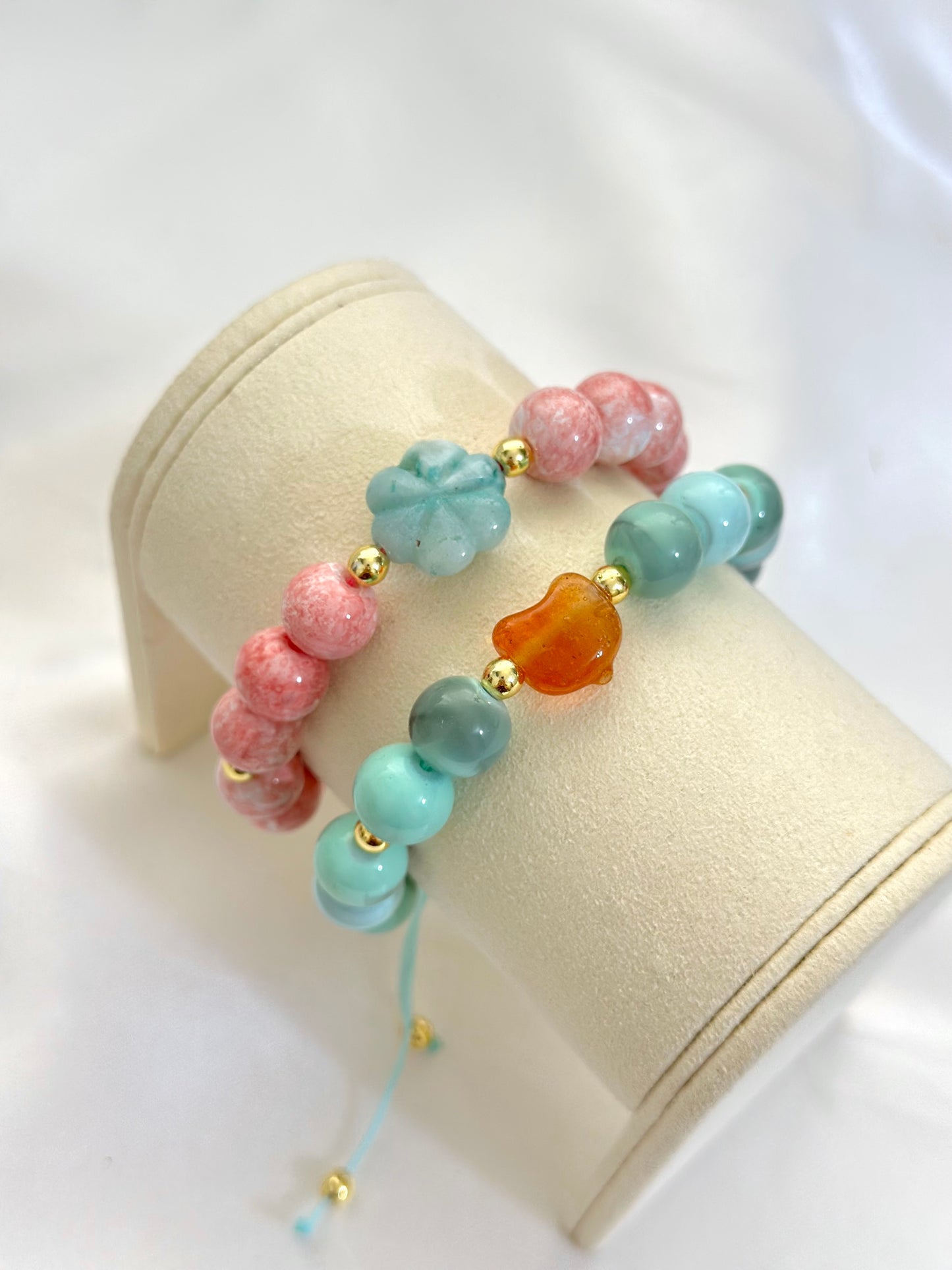 Pulseras Escogida | Pulseras en Hilo ✨ Llévate 2 o más por solo $12.50 c/u
