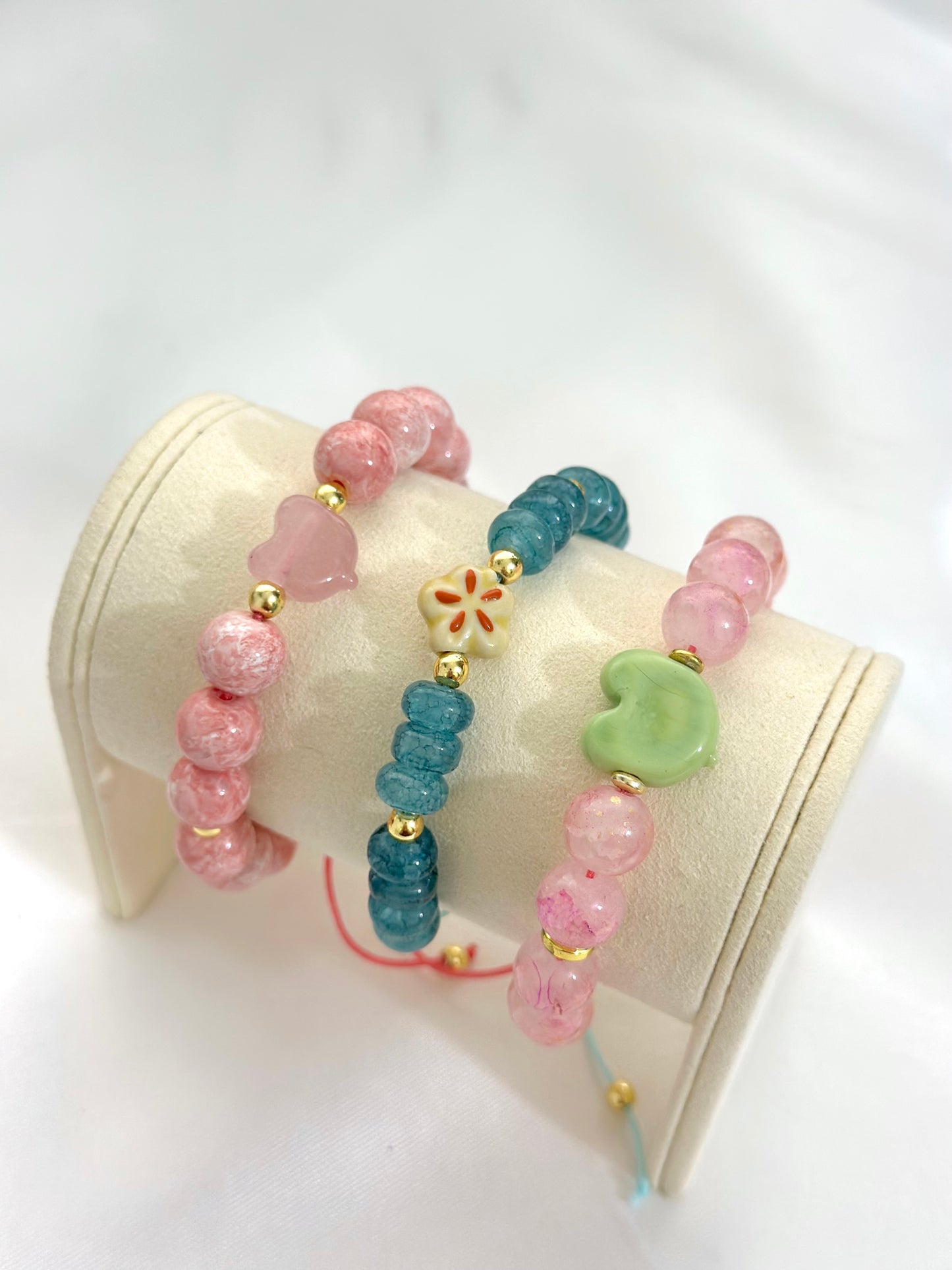 Pulseras Escogida | Pulseras en Hilo ✨ Llévate 2 o más por solo $12.50 c/u