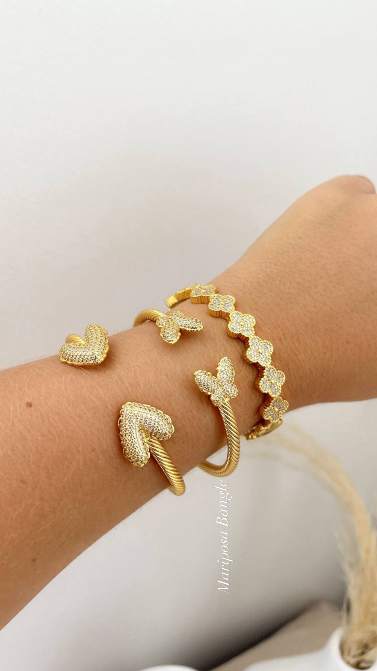 Mariposa & Corazón Bangle
